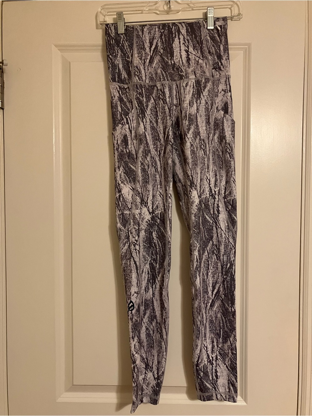 Brand New P'tula Gray and White Marble Print Leggings Size Medium